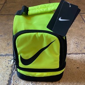 NWT Nike Neón lunch pale.
